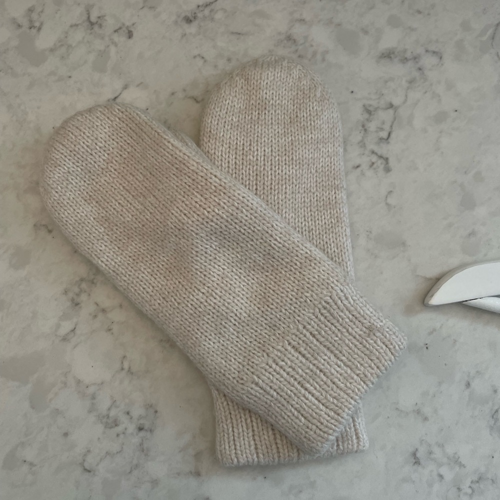 Sunday Best (Aritzia) cream mittens